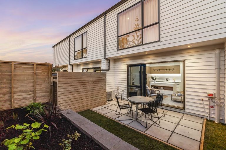 Photo of property in 37 Corunna Road, Milford, Auckland, 0620