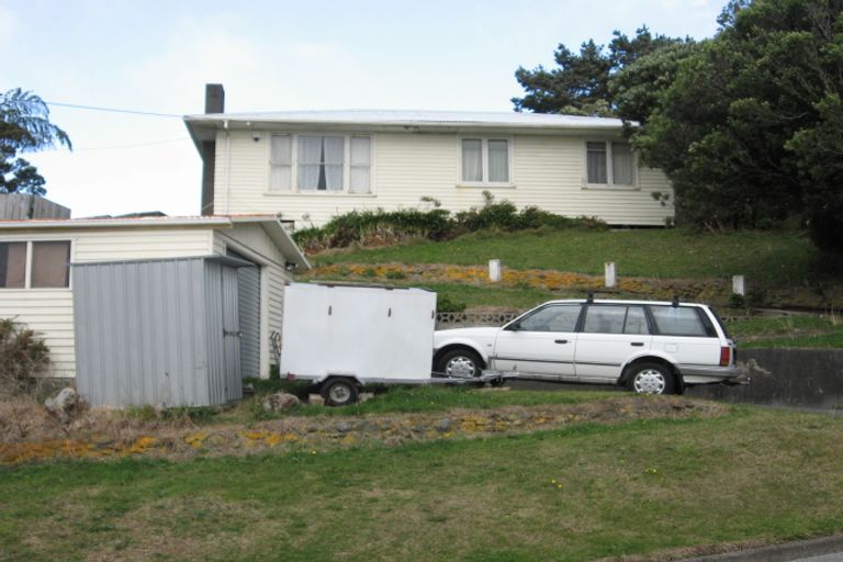 Photo of property in 7 Link Road, Newlands, Wellington, 6037