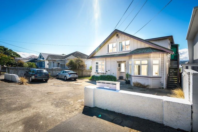 Photo of property in 87 Queens Drive, Lyall Bay, Wellington, 6022