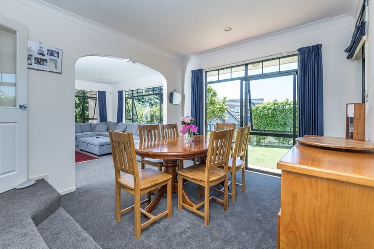 Photo of property in 2 Ridley Green, Churton Park, Wellington, 6037