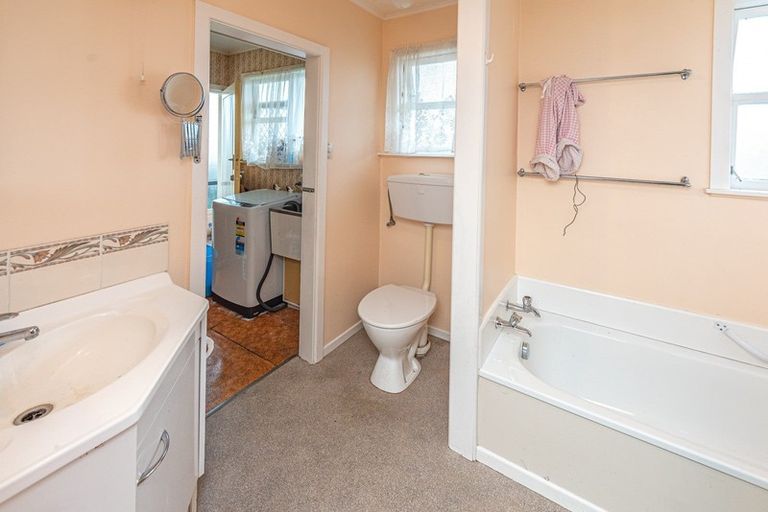 Photo of property in 30 Lee Street, Castlecliff, Whanganui, 4501