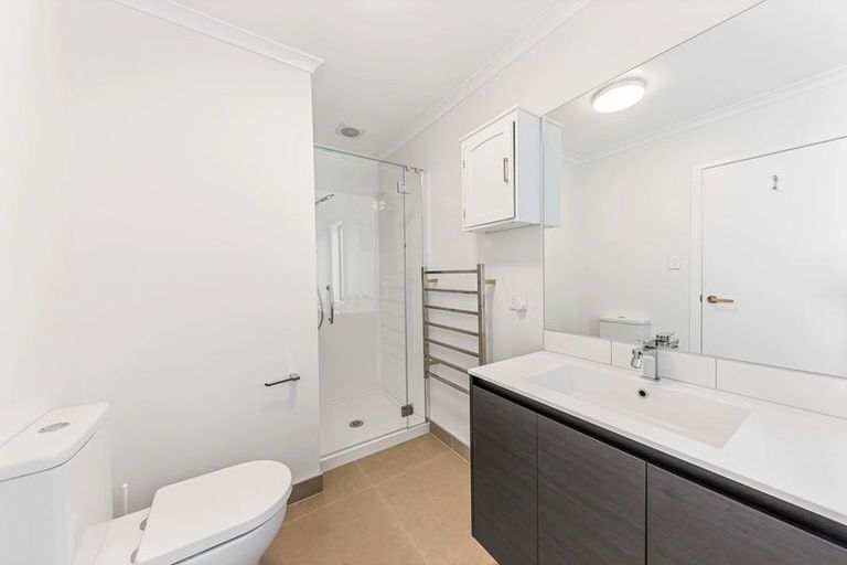 Photo of property in 2 Hononga Lane, Northcote, Auckland, 0627