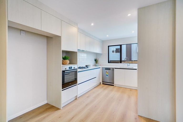 Photo of property in 21c Crosby Road, West Harbour, Auckland, 0618