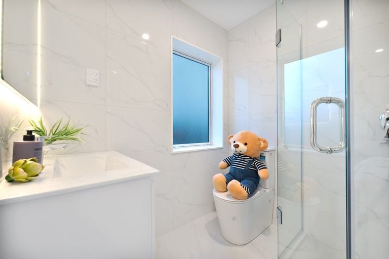 Photo of property in 80b Matipo Road, Te Atatu Peninsula, Auckland, 0610