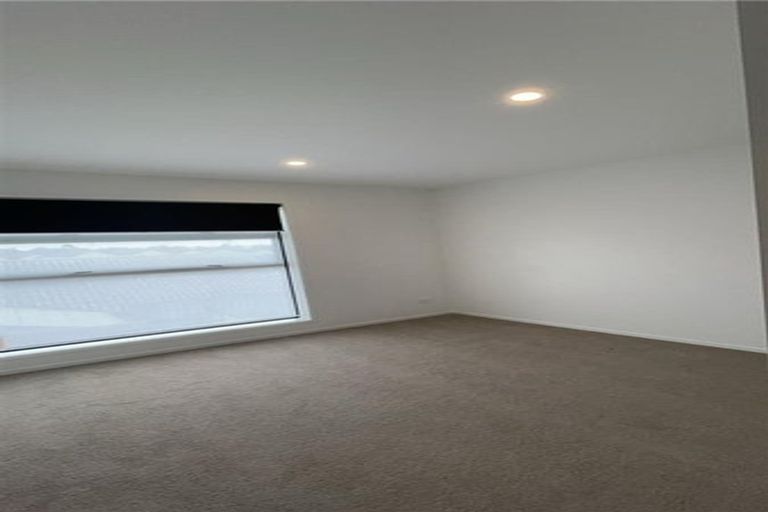 Photo of property in 64 Rauemi Way, Te Atatu South, Auckland, 0610