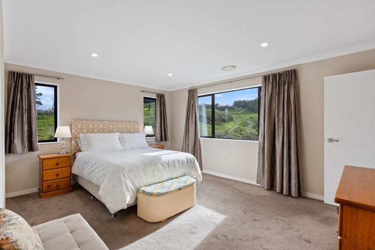 Photo of property in 39 Syd Grant Crescent, Orewa, 0931
