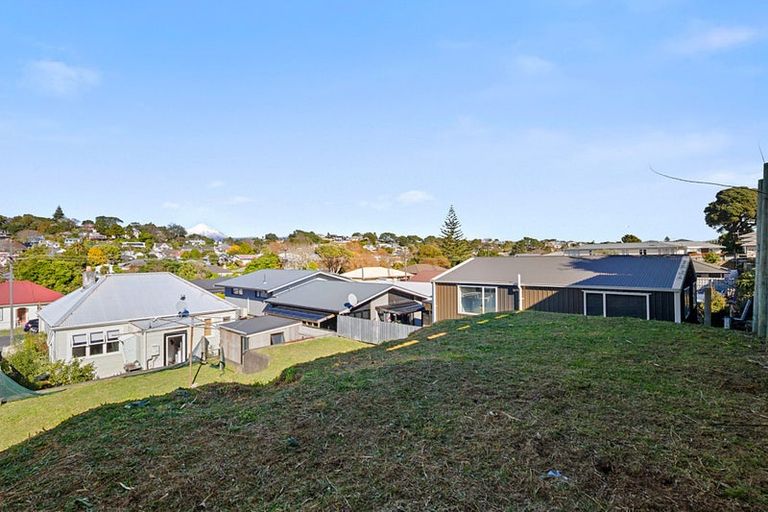 Photo of property in 94 Young Street, New Plymouth, 4310