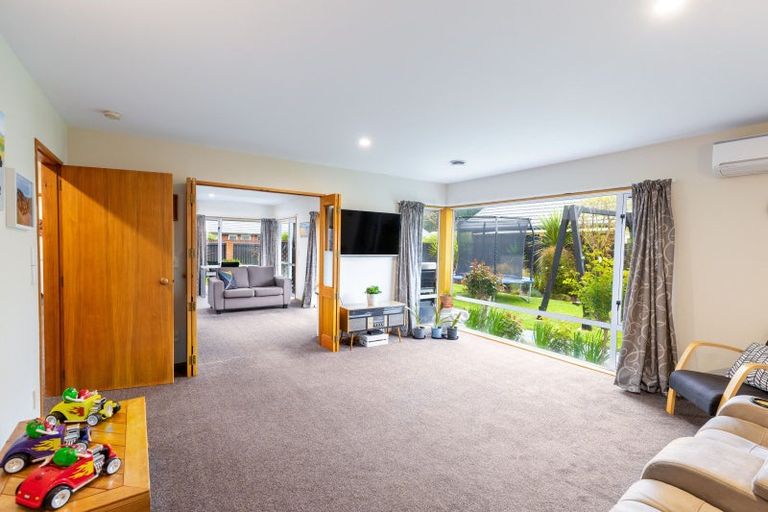 Photo of property in 2 Millcroft Place, Parklands, Christchurch, 8083