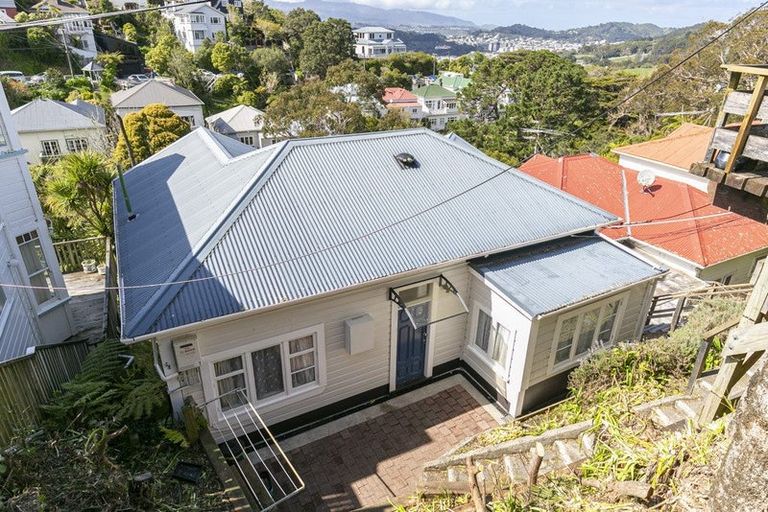 Photo of property in 5 Hadfield Terrace, Kelburn, Wellington, 6012