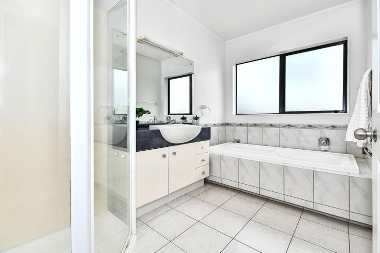 Photo of property in 15 Rathmar Drive, Manurewa, Auckland, 2105