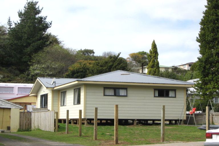 Photo of property in 55 Seaview Road, Marfell, New Plymouth, 4310