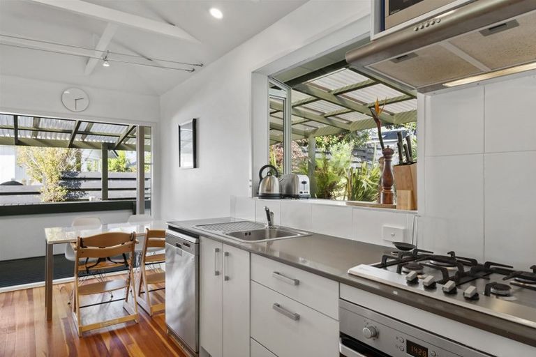 Photo of property in 52 Kia Ora Road, Beach Haven, Auckland, 0626