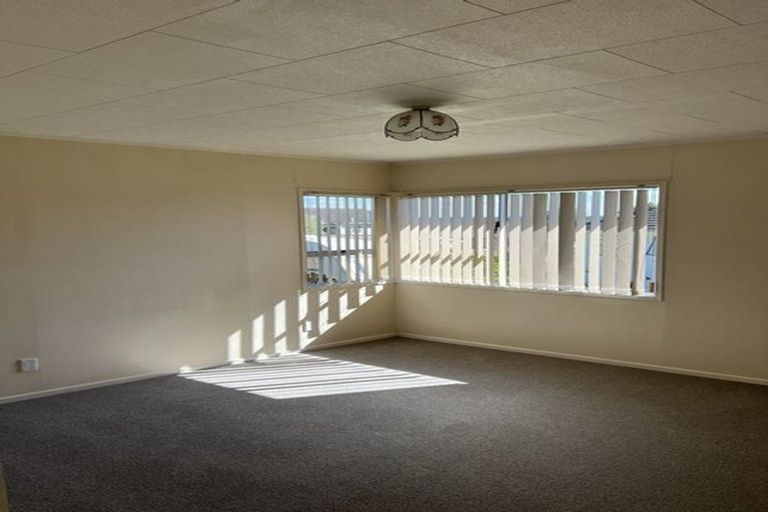 Photo of property in 7 Meadowood Drive, Unsworth Heights, Auckland, 0632