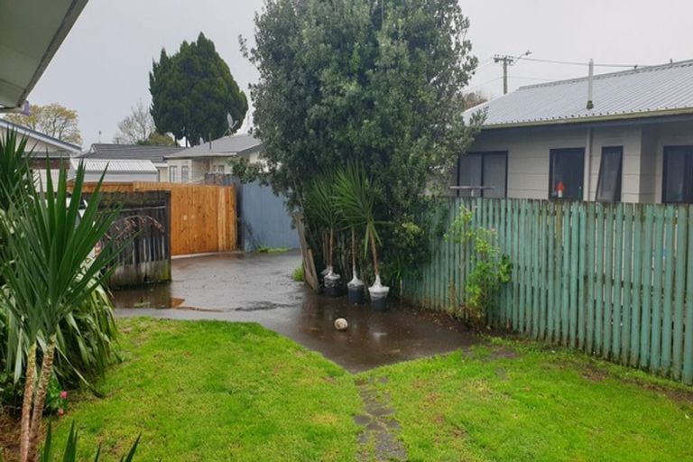 Photo of property in 2/43 Station Road, Takanini, 2112