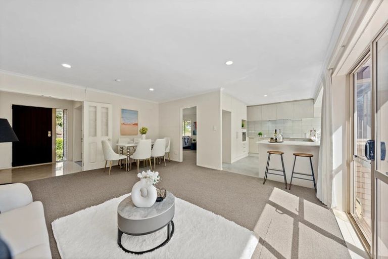 Photo of property in 8 Landvale Court, Browns Bay, Auckland, 0630