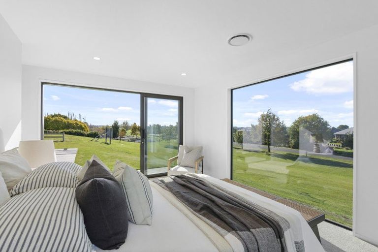 Photo of property in 14 Village Green Drive, Huntingdon, 7774