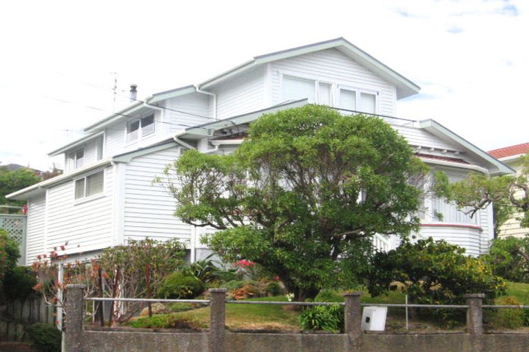Photo of property in 80 Northland Road, Northland, Wellington, 6012