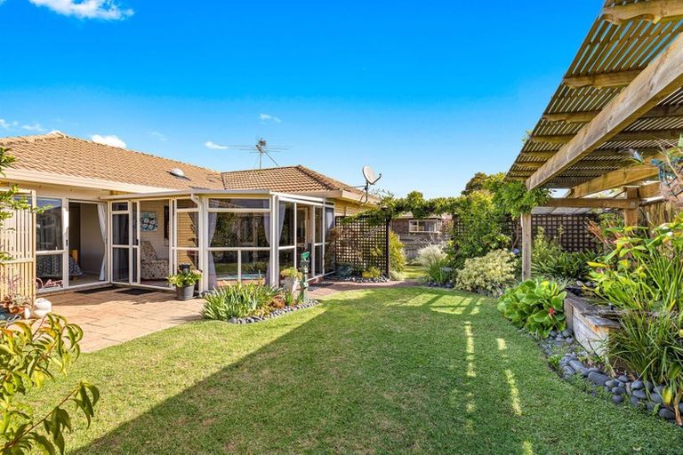 Photo of property in 39 Lakeside Drive, Orewa, 0931