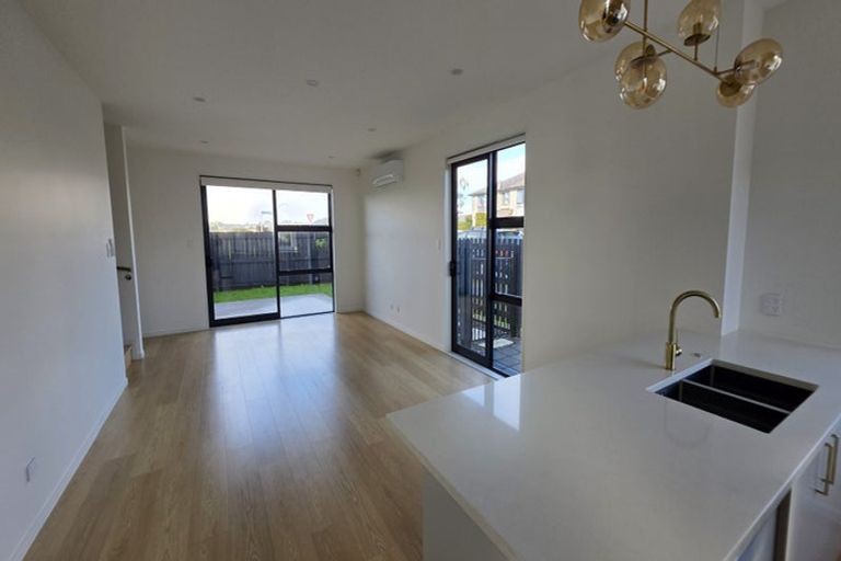 Photo of property in 1 Kaikape Lane, Flat Bush, Auckland, 2019