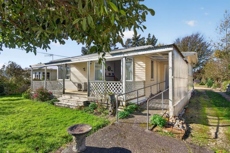Photo of property in 21 Stanly Street, Eketahuna, 4900