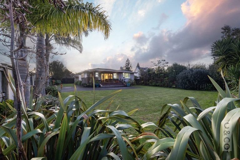 Photo of property in 33 Maude Street, Riverhead, 0820