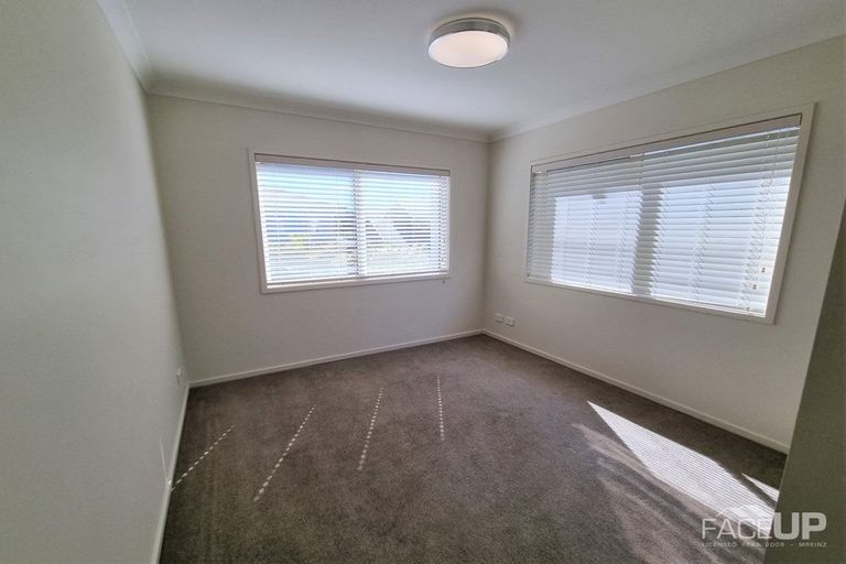 Photo of property in 10 Toheroa Street, Hobsonville, Auckland, 0616