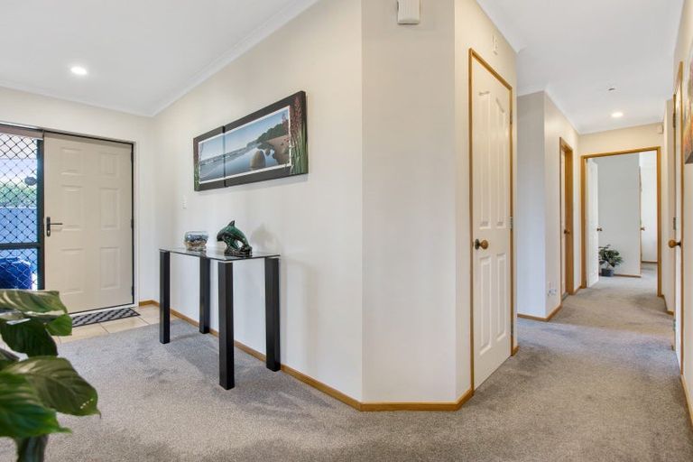 Photo of property in 18 Karamu Street, Te Atatu Peninsula, Auckland, 0610