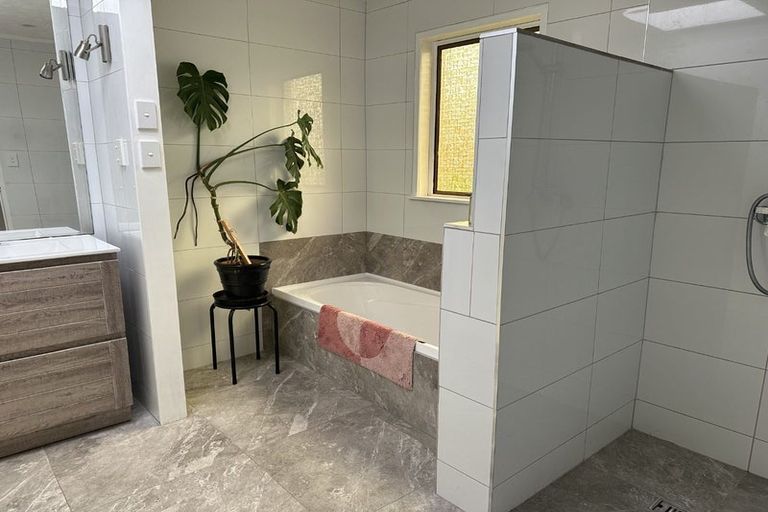 Photo of property in 16a Brian Crescent, Stanmore Bay, Whangaparaoa, 0932