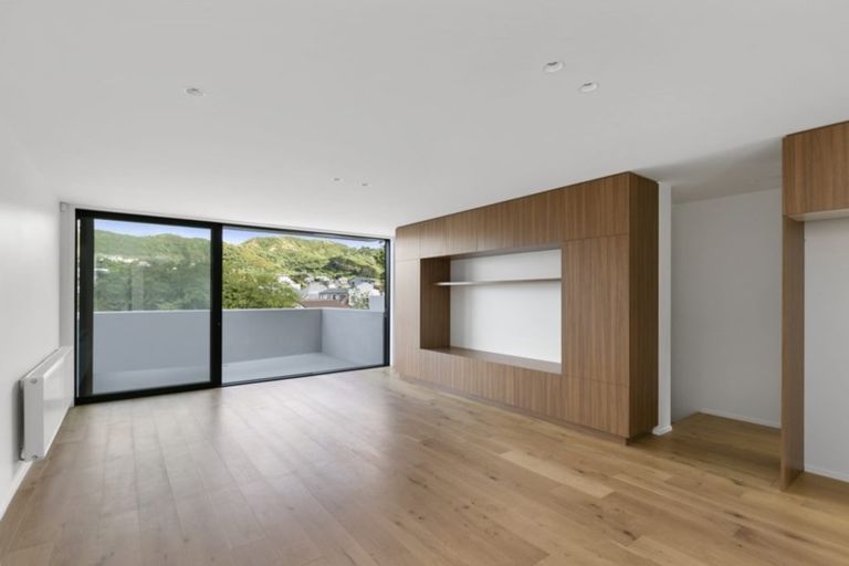 Photo of property in 75 Melbourne Road, Island Bay, Wellington, 6023