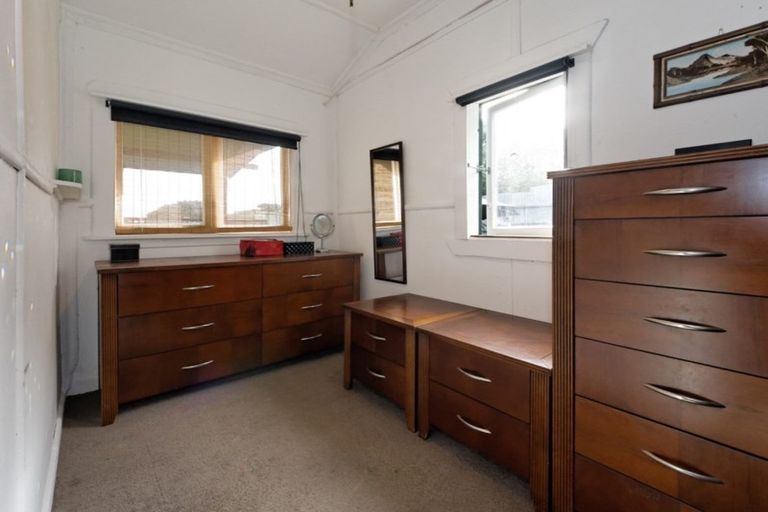 Photo of property in 105 Marine Parade North, Piha, 0772