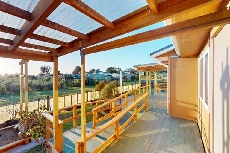 Photo of property in 2 Barclay Grove, Hokio Beach, Levin, 5571