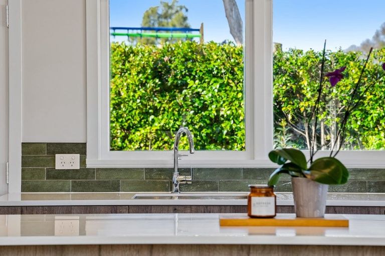 Photo of property in 1/22 Gladys Avenue, Glenfield, Auckland, 0629