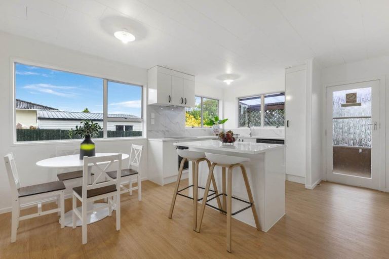 Photo of property in 92 Kayes Road, Pukekohe, 2120