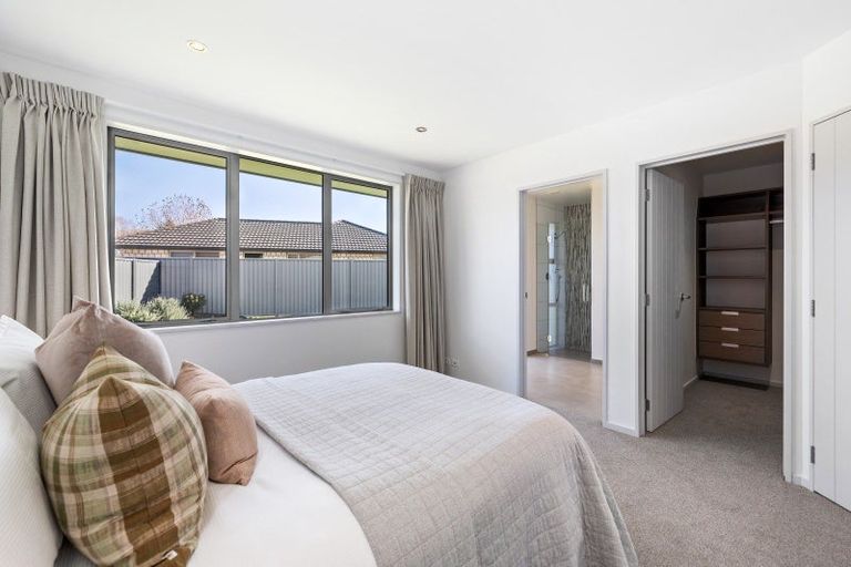 Photo of property in 12 Crabbe Place, Cromwell, 9310