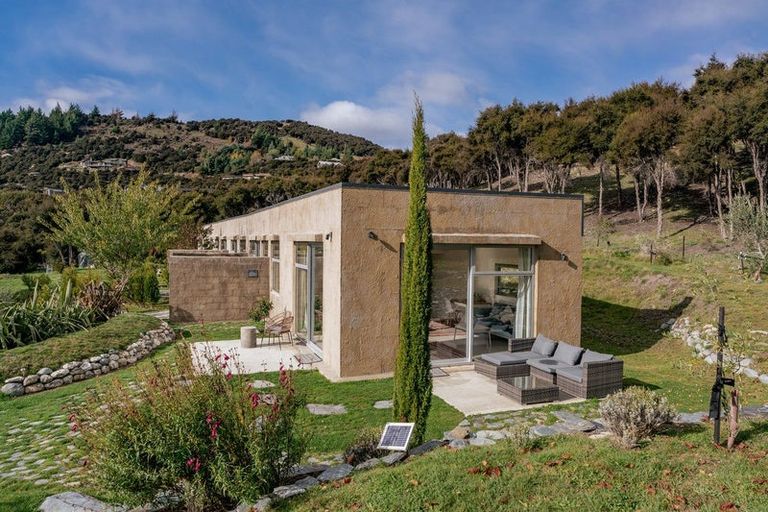 Photo of property in 18 Hidden Hills Drive, Wanaka, 9305