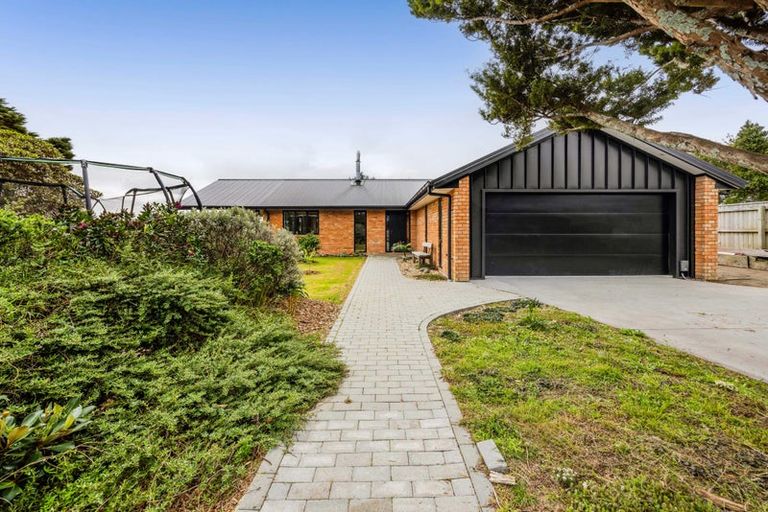 Photo of property in 13 Carthew Street, Okato, 4335