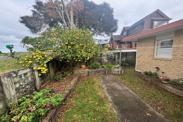 Photo of property in 58a Edgewater Parade, Waiuku, 2123