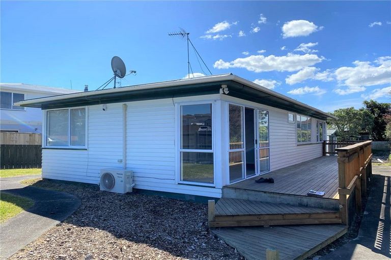 Photo of property in 41 Bodi Place, Te Atatu South, Auckland, 0610