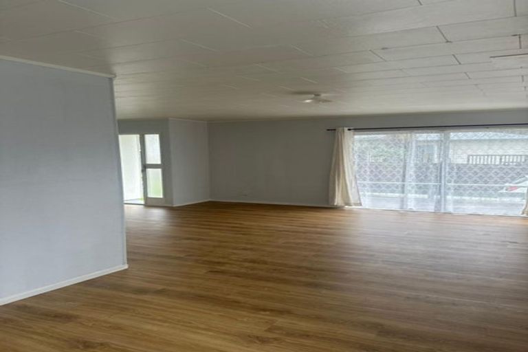 Photo of property in 1/58 Te Irirangi Drive, Clover Park, Auckland, 2019