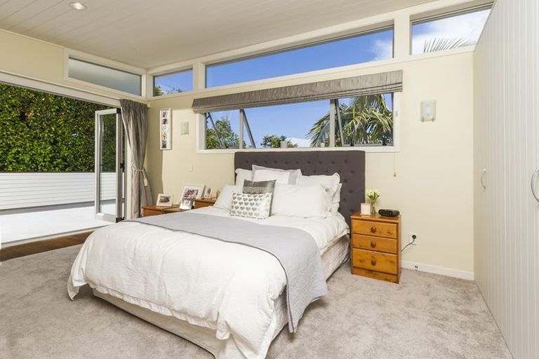 Photo of property in 22 Kiteroa Terrace, Rothesay Bay, Auckland, 0630