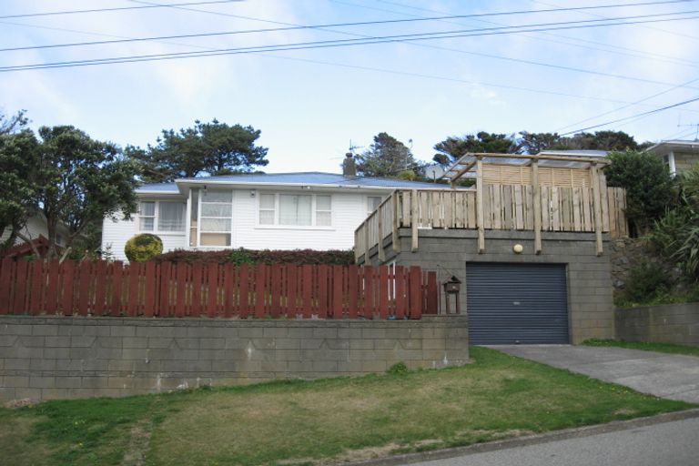 Photo of property in 9 Link Road, Newlands, Wellington, 6037