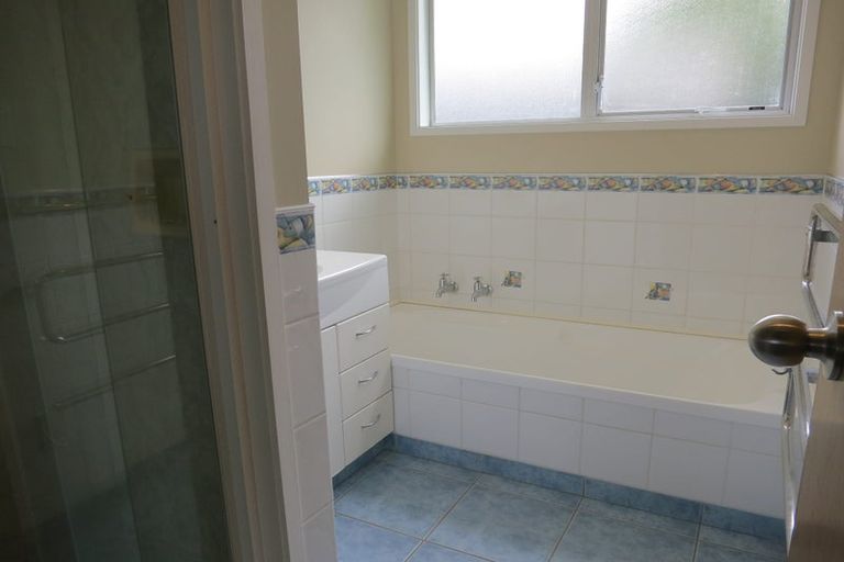 Photo of property in 43 Pisces Road, Glen Eden, Auckland, 0602