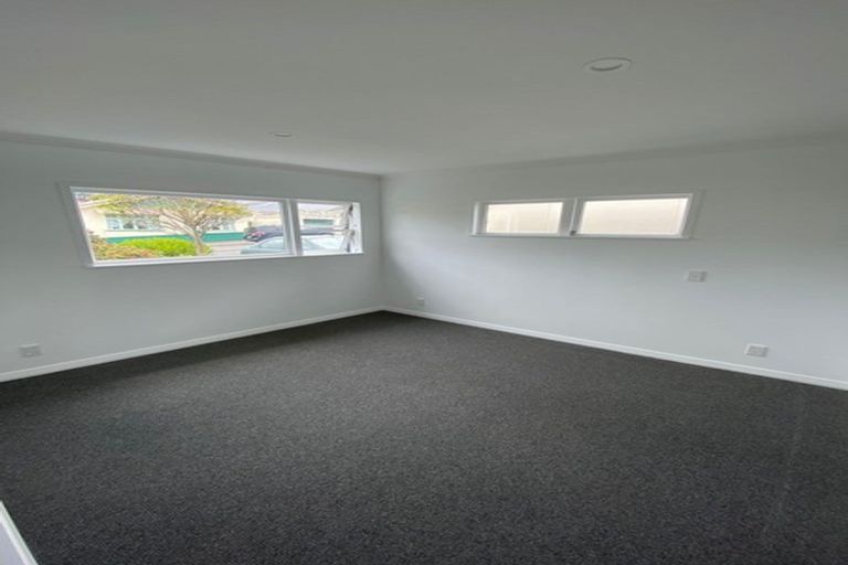Photo of property in 1/17 The Parade, Island Bay, Wellington, 6023