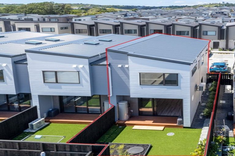 Photo of property in 16 Kiato Lane, Flat Bush, Auckland, 2019