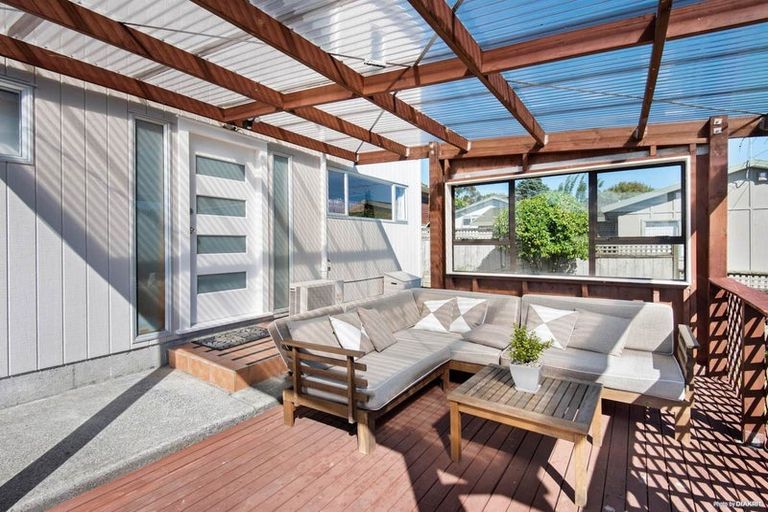 Photo of property in 2/58 Zefiro Drive, Massey, Auckland, 0614