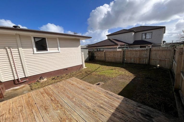 Photo of property in 32 Freyberg Avenue, Papatoetoe, Auckland, 2104
