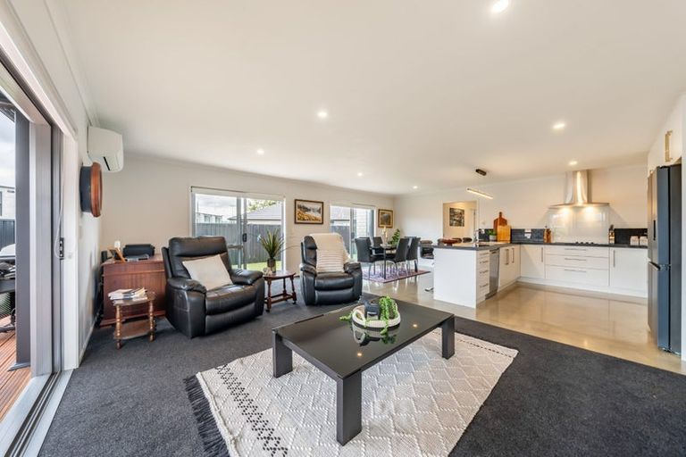Photo of property in 14 Passchendaele Grove, Trentham, Upper Hutt, 5018