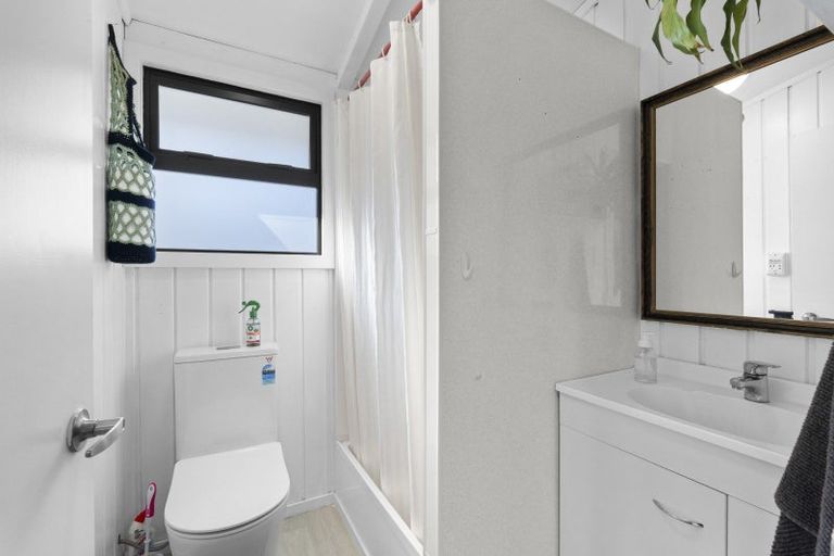 Photo of property in 5 Camellia Avenue, Bell Block, New Plymouth, 4312