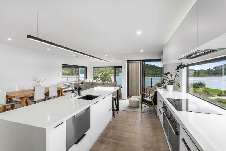 Photo of property in 18 Admiral Drive, Cooks Beach, Whitianga, 3591