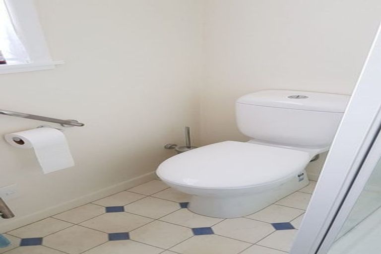 Photo of property in 38a Sunnynook Road, Sunnynook, Auckland, 0620